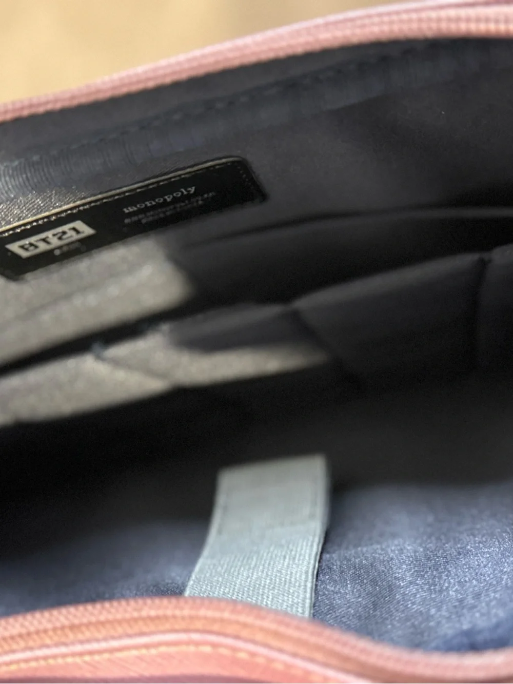 UNIVERSTAR BT21 Mang Adjustable Strap Messenger Laptop Bag NWOT
